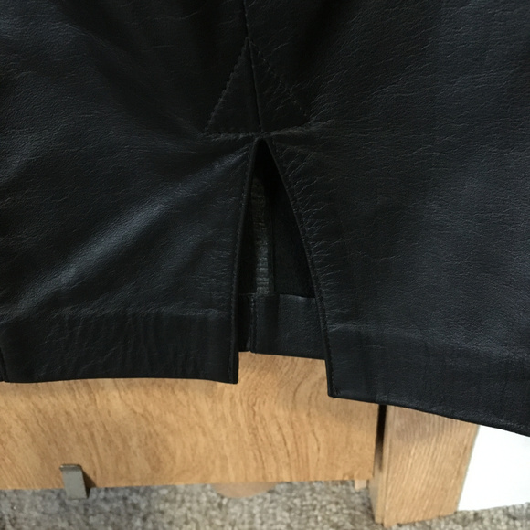 Vintage black leather skirt - Picture 3 of 6